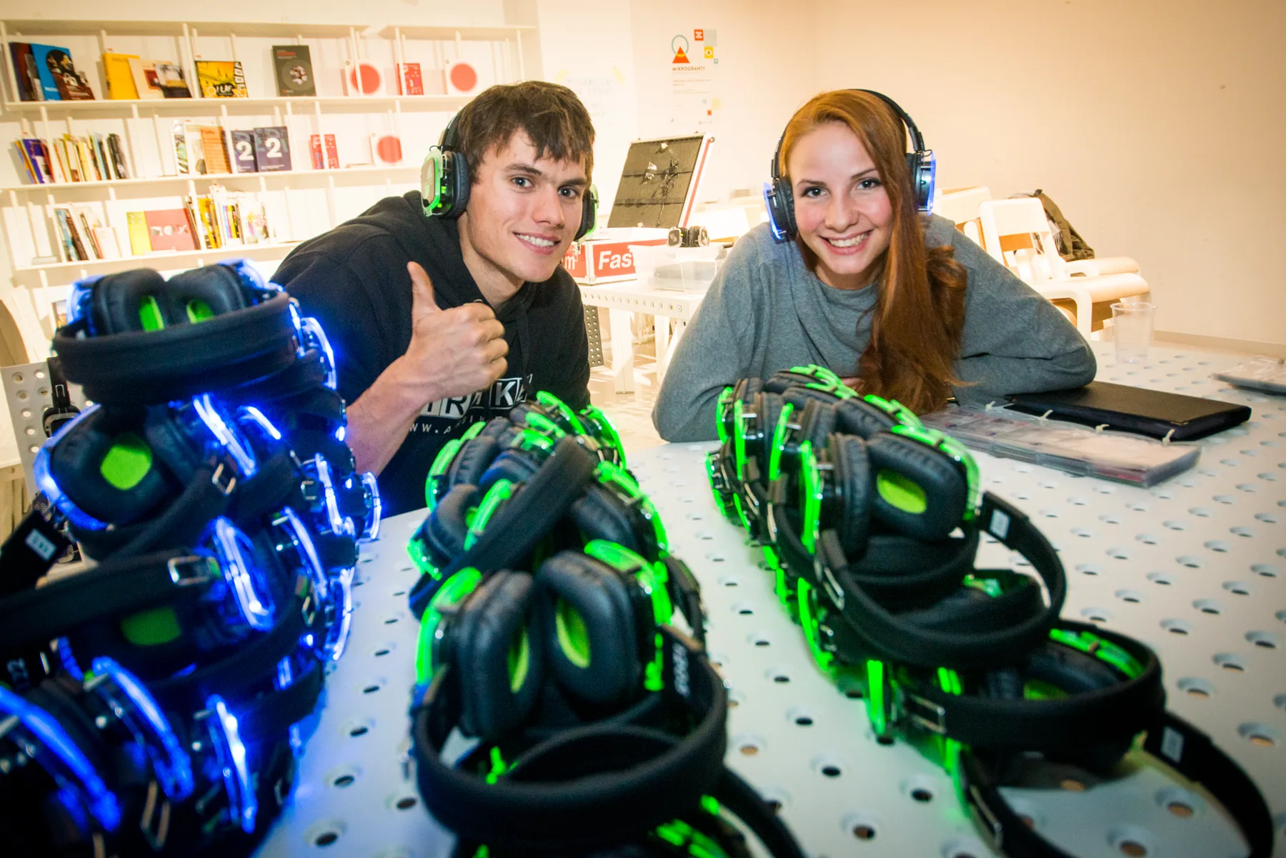 Słuchawki silent disco przygotowane do imprezy